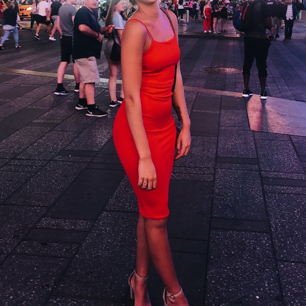 Pretty little thing Red midi dress - Picture 2 of 2
